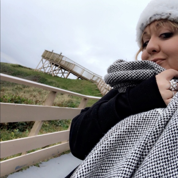 Meet your Posher, Erin - Picture 3 of 16